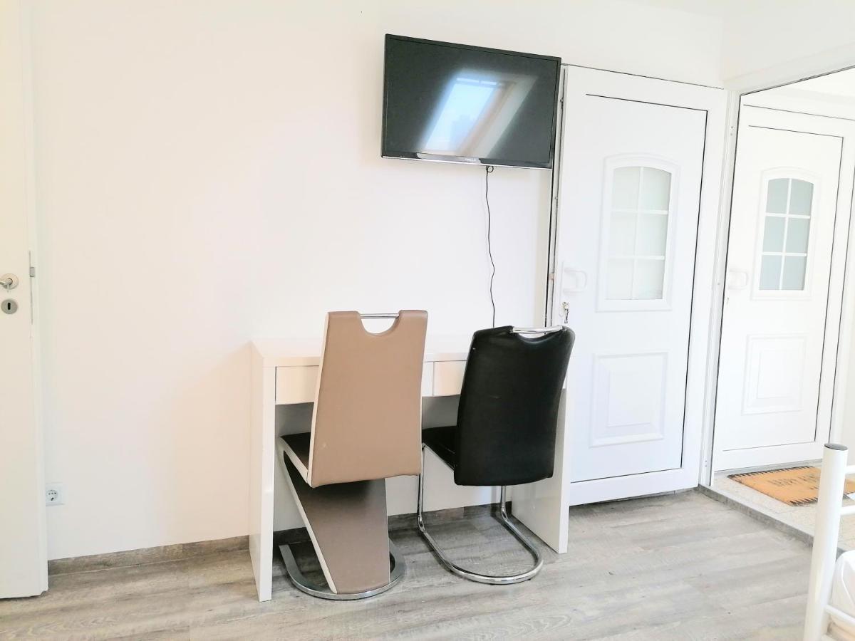 Fmi110 Next To Airport Apartment Russelsheim Bagian luar foto