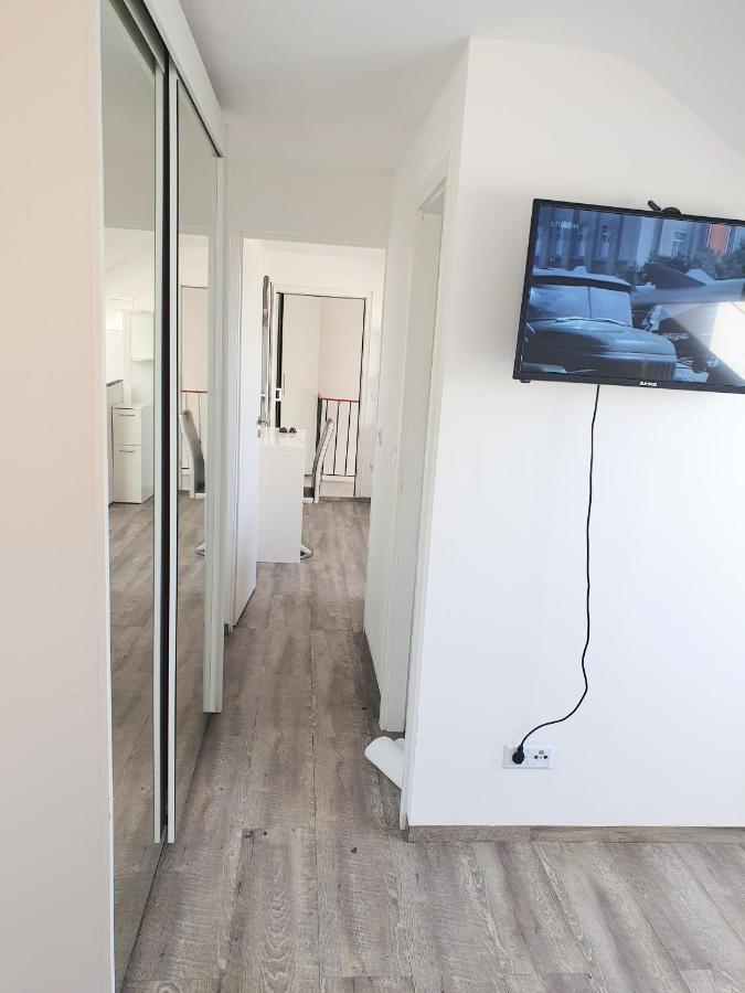 Fmi110 Next To Airport Apartment Russelsheim Bagian luar foto