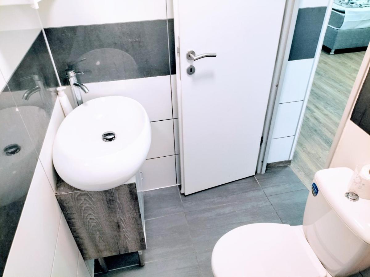 Fmi110 Next To Airport Apartment Russelsheim Bagian luar foto